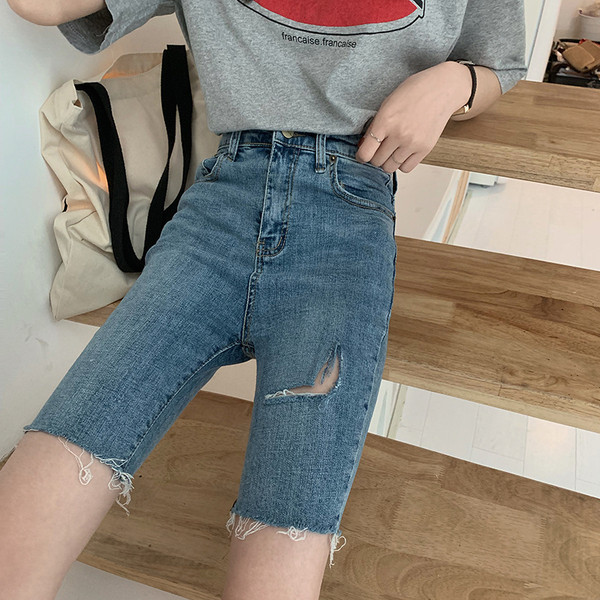 Új modell farmer rövidnadrág magas derékkal, szakadt motívumokkal