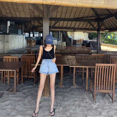 Divatos női rövidnadrág széles modell, magas derékkal, több színben