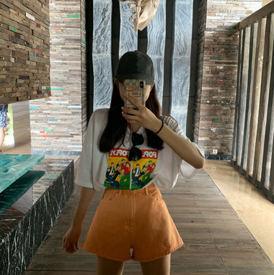 Divatos női rövidnadrág széles modell, magas derékkal, több színben