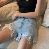 Modern farmer rövidnadrág szakadt motívumokkal, magas derékkal