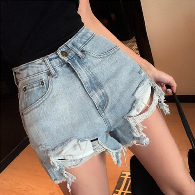 Modern farmer rövidnadrág szakadt motívumokkal, magas derékkal