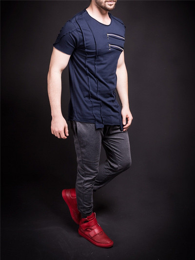 Μοντέρνο ανδρικό μπλουζάκι σε τρία χρώματα με φερμουάρ