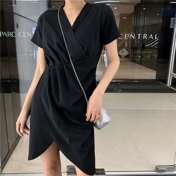 Női alkalmi ruha rövid ujjal és V-nyakú fekete és szürke színben