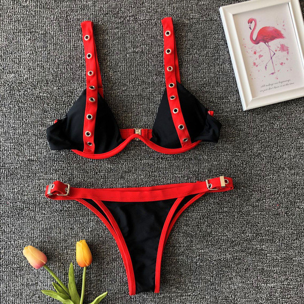 Új, kétrészes fürdőruha modell fekete színben, csatokkal