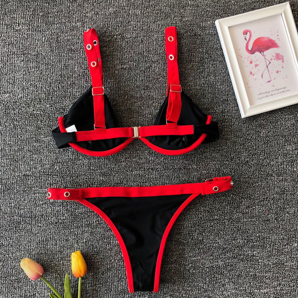 Új, kétrészes fürdőruha modell fekete színben, csatokkal