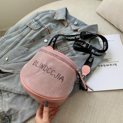 Μοντέρνα γυναικεία τσάντα ς με λαμπερά στοιχεία από οικολογικό δέρμα σε πέντε χρώματα