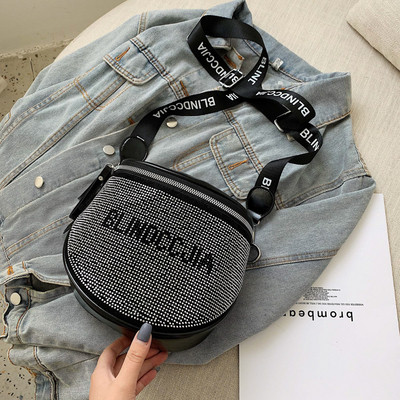 Μοντέρνα γυναικεία τσάντα ς με λαμπερά στοιχεία από οικολογικό δέρμα σε πέντε χρώματα