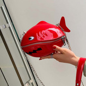 Öko bőrből készült modern női táska négy színben, fém fogantyúval