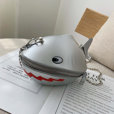 Öko bőrből készült modern női táska négy színben, fém fogantyúval