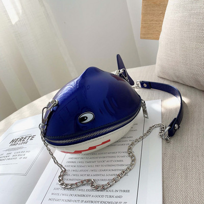 Öko bőrből készült modern női táska négy színben, fém fogantyúval