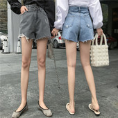 Pantaloni scurți din denim de damă în negru și albastru