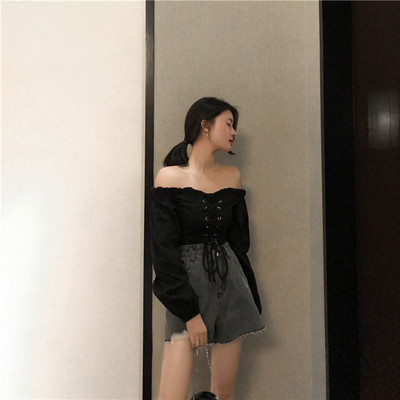 Pantaloni scurți din denim de damă în negru și albastru