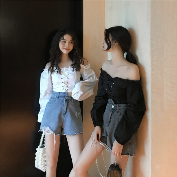 Pantaloni scurți din denim de damă în negru și albastru