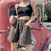 Aktuális női rövidnadrág széles modell leopárd mintával