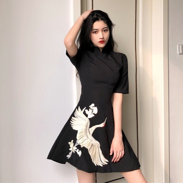 Új modell női alkalmi ruha szabású modell fekete-piros mintával