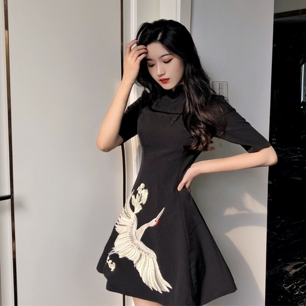 Új modell női alkalmi ruha szabású modell fekete-piros mintával