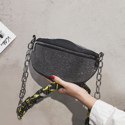 Μοντέρνα γυναικεία τσάντα με λαμπερά στοιχεία και μεταλλική αλυσίδα σε τρία χρώματα