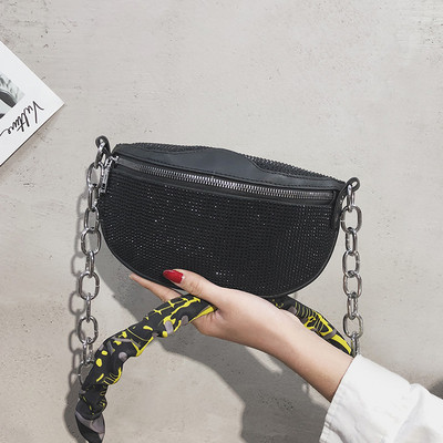 Μοντέρνα γυναικεία τσάντα με λαμπερά στοιχεία και μεταλλική αλυσίδα σε τρία χρώματα