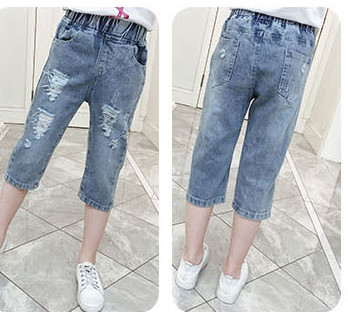 Modern gyerekfarmer szakadt motívumokkal lányoknak