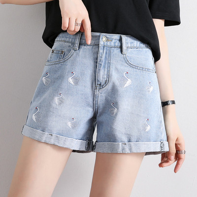 Alkalmi női rövidnadrág két színben hímzéssel