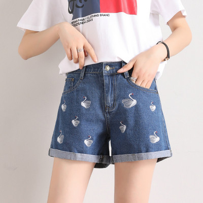 Alkalmi női rövidnadrág két színben hímzéssel