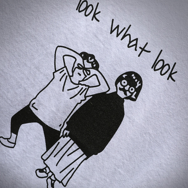 Egyszerű férfi póló rátéttel, négy színben