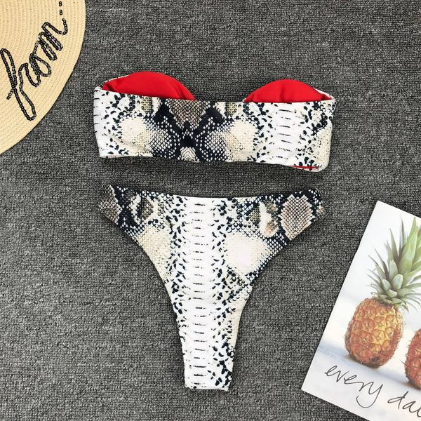 Modern kétrészes fürdőruha kígyó mintával