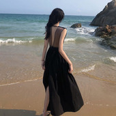 Stílusos hosszú női ruha fekete színben, átlátszó háttal