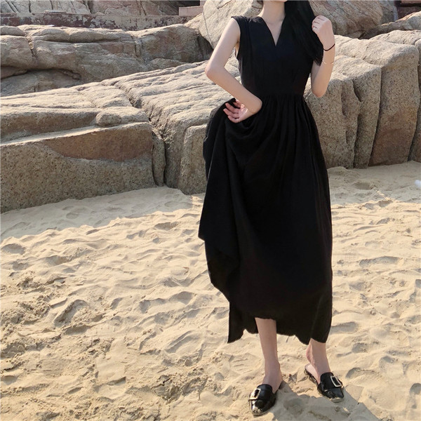 Stílusos hosszú női ruha fekete színben, átlátszó háttal