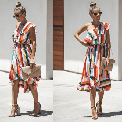 Modern női nyári ruha aszimmetrikus modell két színben