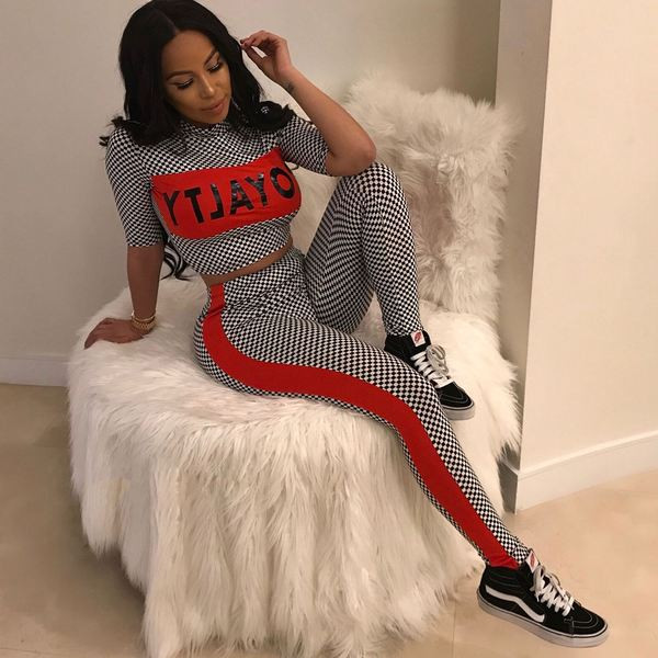 Спортно-ежедневен дамски екип от две части в четири цвята 