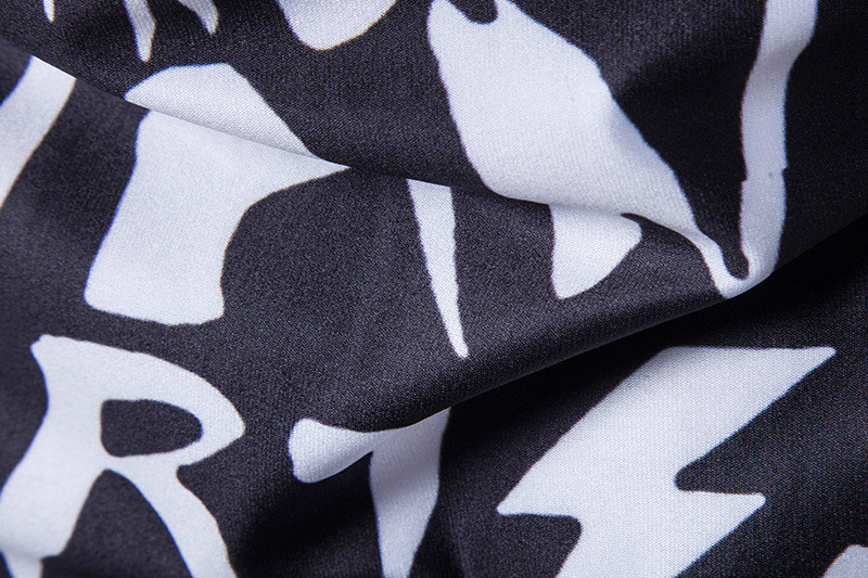 Tricou elegant pentru bărbați, negru, cu inscripții