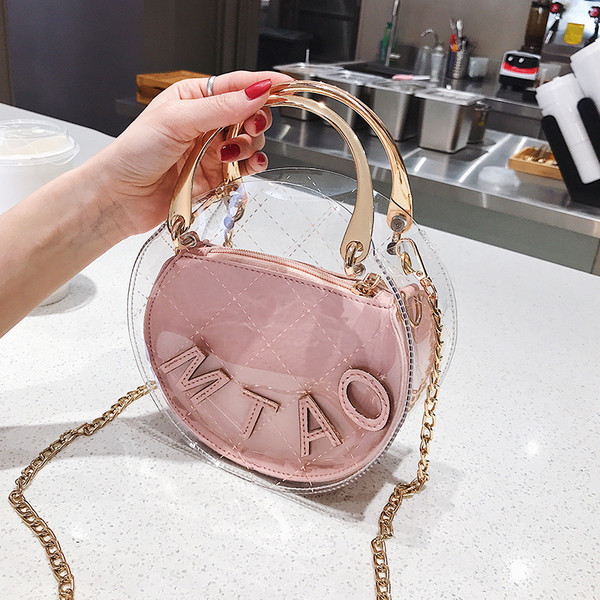 Μοντέρνα  γυναικεία τσάντα  με διαφανές κάλυμμα σε πέντε χρώματα από οικολογικό δέρμα με κοντή και μακριά μεταλλική λαβή