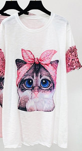 Modern női blúz rövid ujjú rátéttel és flitterekkel