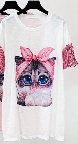 Modern női blúz rövid ujjú rátéttel és flitterekkel