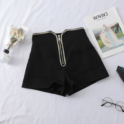 Pantaloni scurți eleganti de damă, cu fermoar, în alb și negru