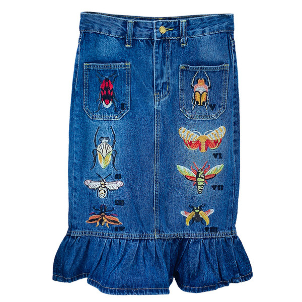 Modern női farmerszoknya hímzéssel, magas derékkal