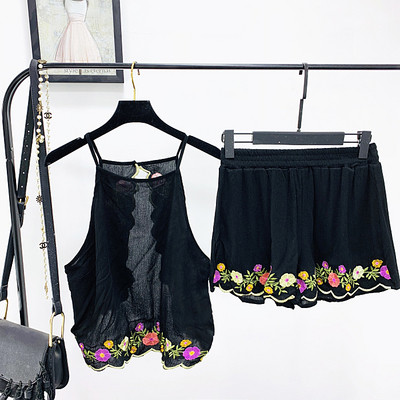 Κομψό γυναικείο σετ με κεντήματα σε τρία χρώματα