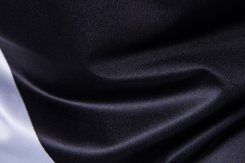 Tricou modern pentru bărbați în negru cu dungi albe