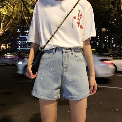 Μοντέρνα παντελόνια denim μικρού μήκους σε ανοιχτό χρώμα