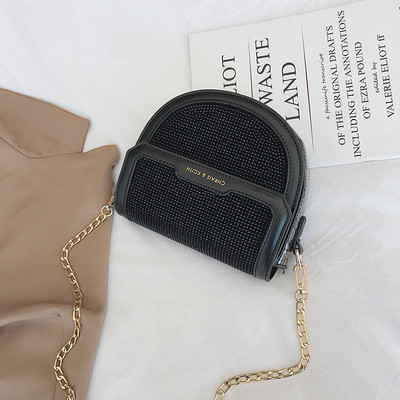 Σύγχρονη γυναικεία τσάντα  σε τρία χρώματα με λαμπερά στοιχεία και μεγάλη λαβή από μέταλλο