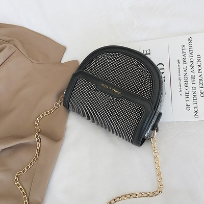 Σύγχρονη γυναικεία τσάντα  σε τρία χρώματα με λαμπερά στοιχεία και μεγάλη λαβή από μέταλλο