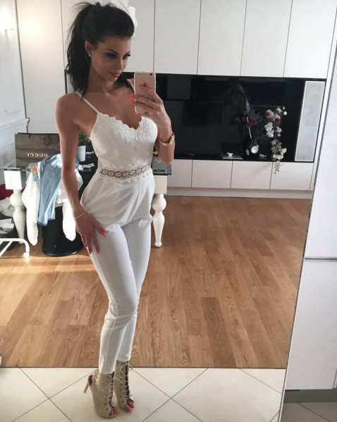 Stílusos női overall fehér csipkével