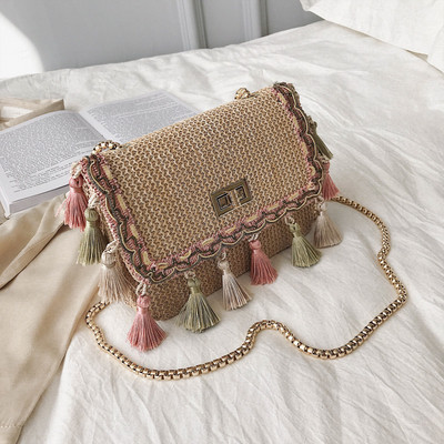 Modern női táska öt színben bojttal és hosszú fémlánccal