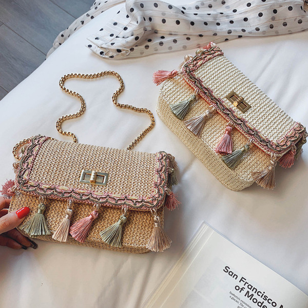 Modern női táska öt színben bojttal és hosszú fémlánccal