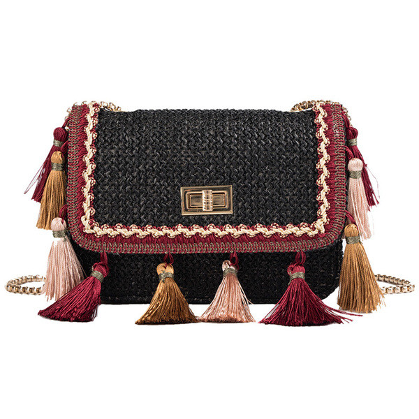 Modern női táska öt színben bojttal és hosszú fémlánccal