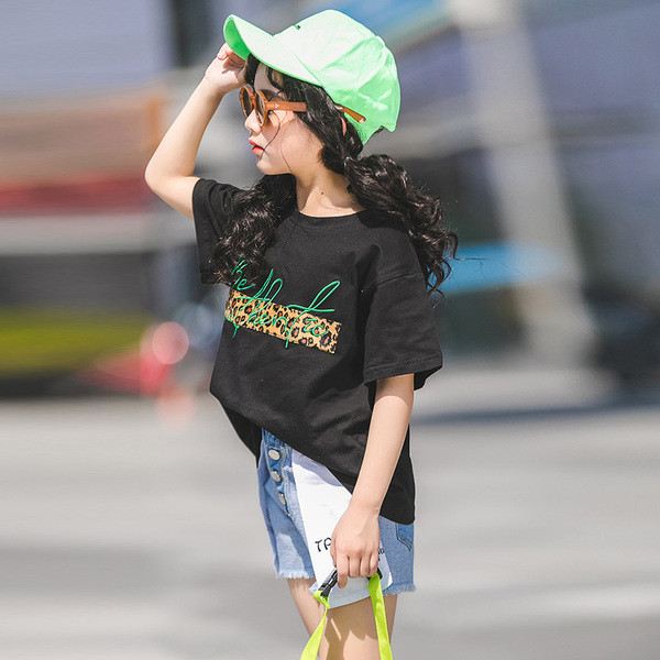 Gyerek póló lányoknak fekete színben, hímzéssel