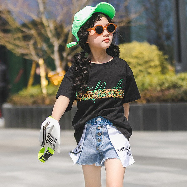 Gyerek póló lányoknak fekete színben, hímzéssel