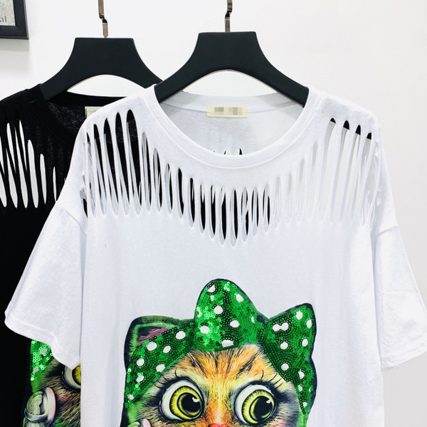 Μοντέρνα γυναικεία μπλούζα σε τρία χρώματα με εφαρμογές