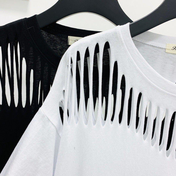 Μοντέρνα γυναικεία μπλούζα σε τρία χρώματα με εφαρμογές